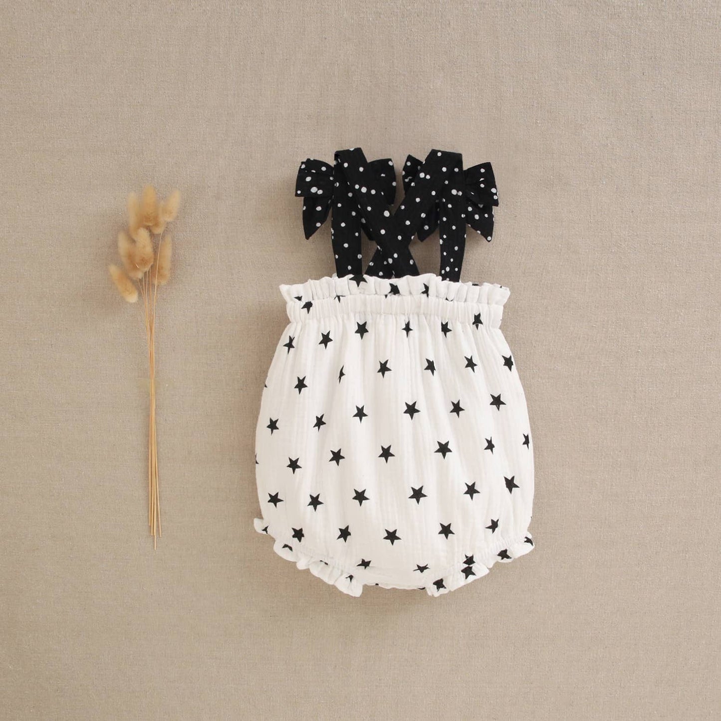 Baby girl's frog with black star print