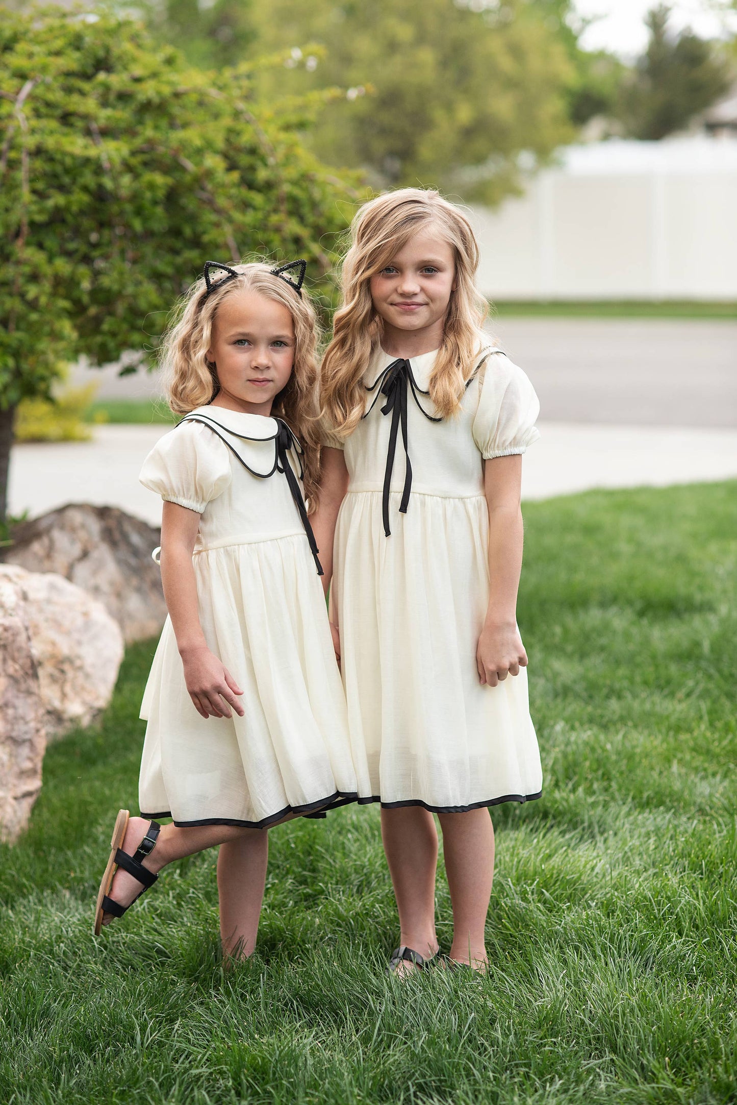 Kids Ivory & Black Ribbon Puff Sleeve Double Collar Dress