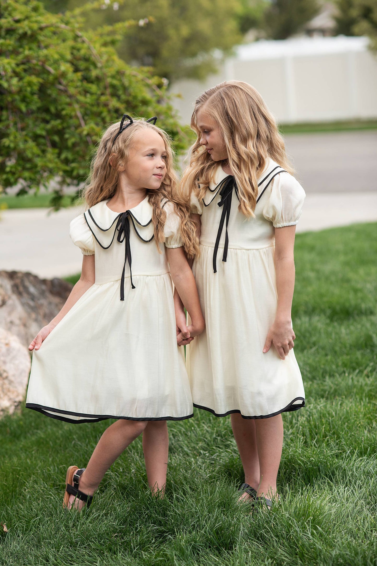 Kids Ivory & Black Ribbon Puff Sleeve Double Collar Dress