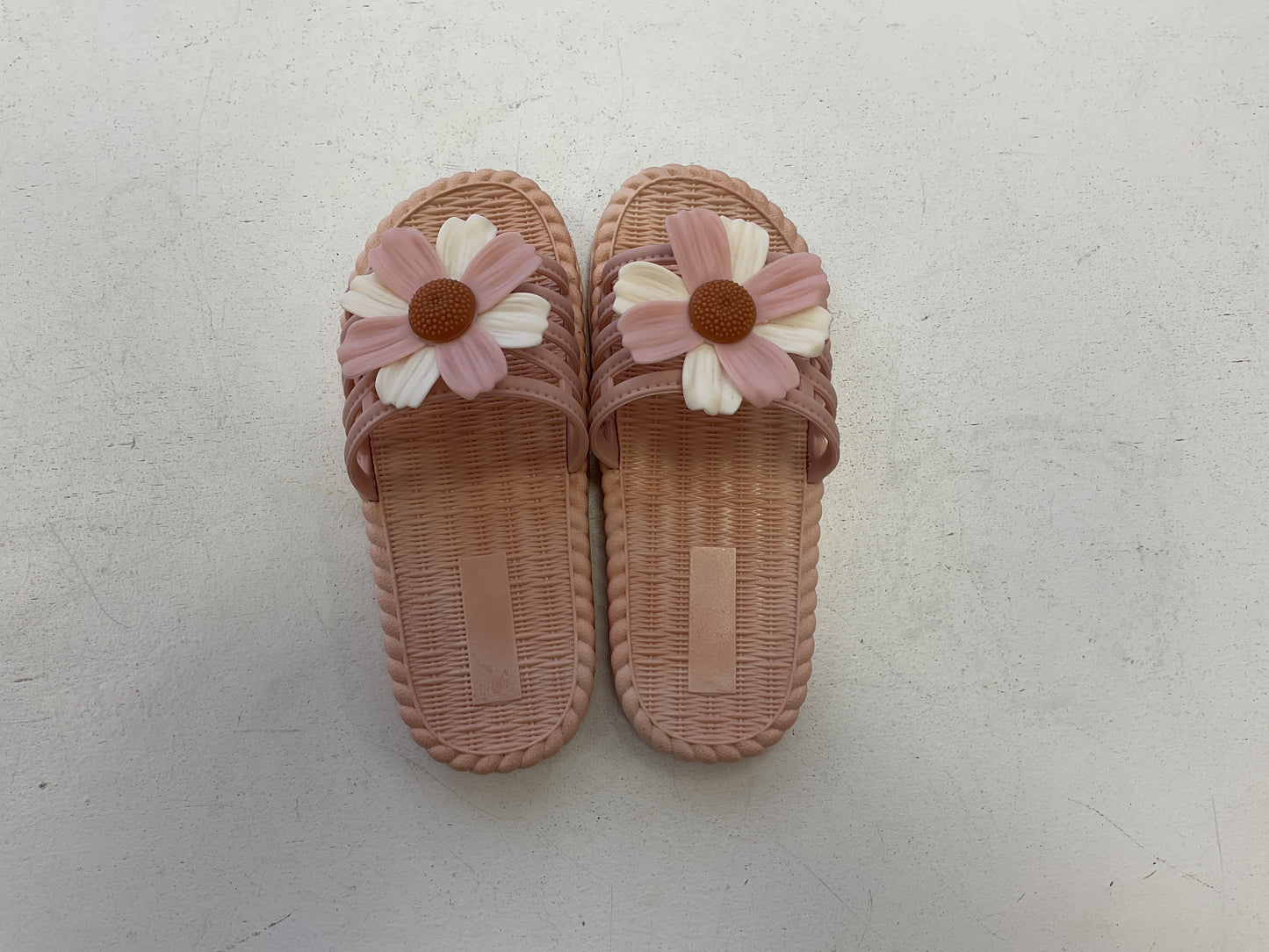Light Daisy darling sandals