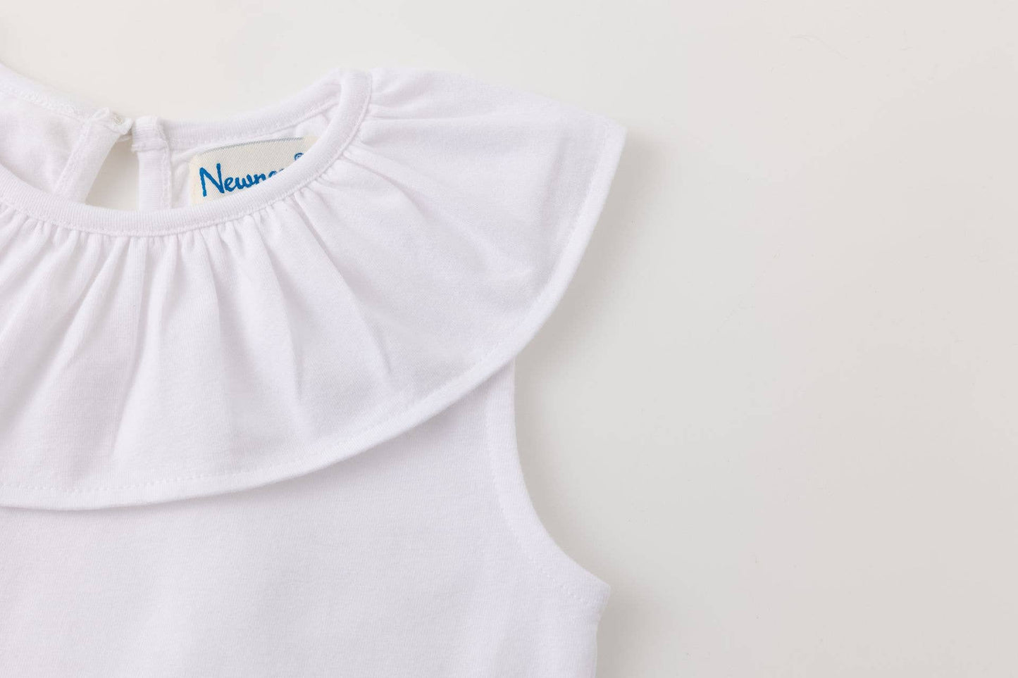 Sleeveless t-shirt with ruffle for girls