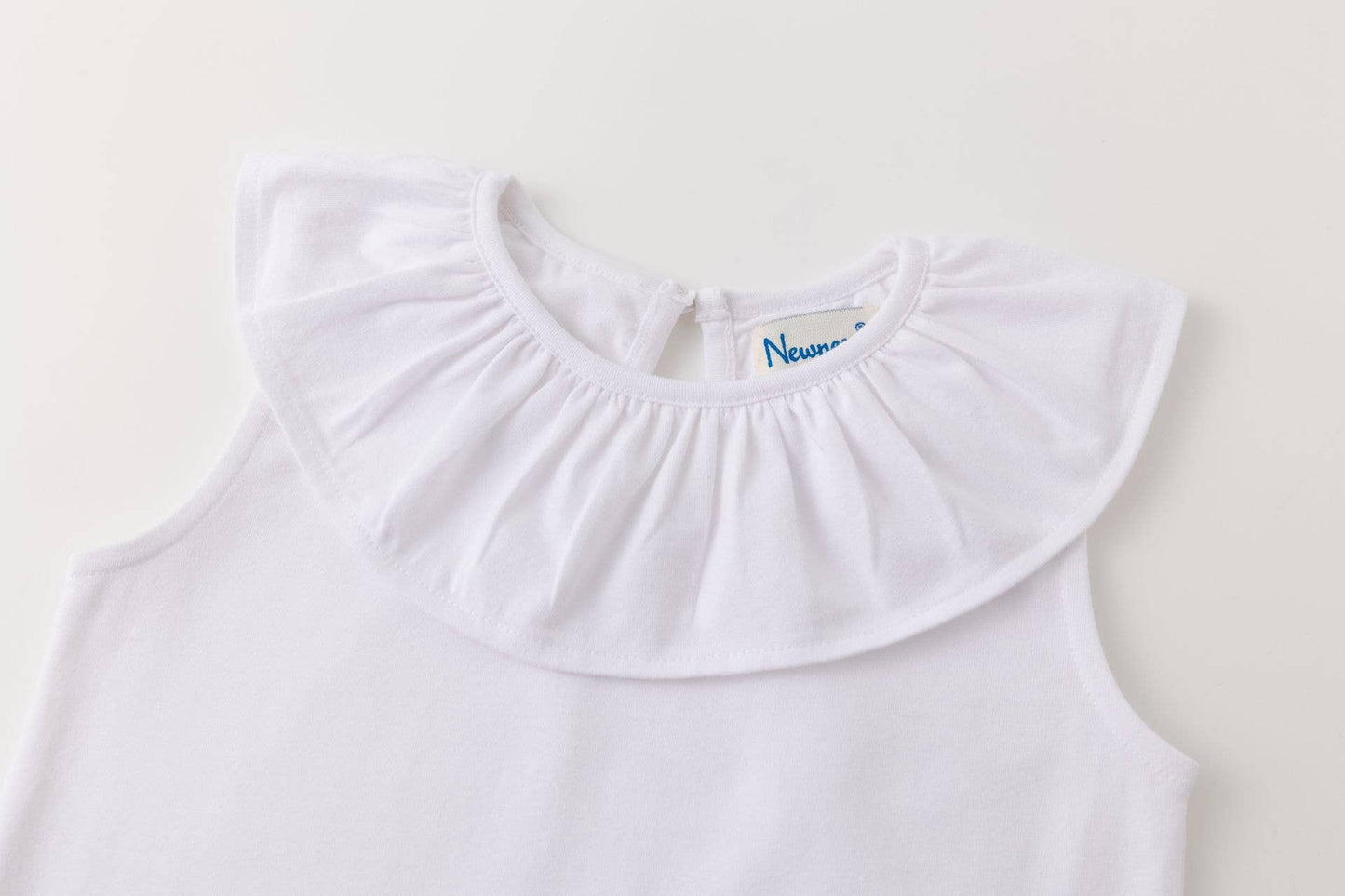 Sleeveless t-shirt with ruffle for girls