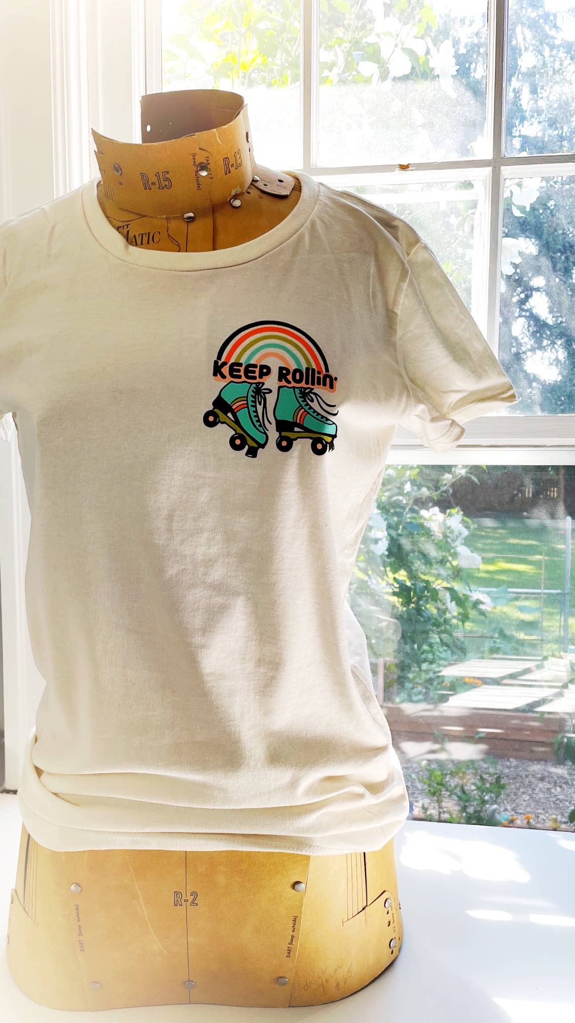 Keep Rollin' - Women's Roller Skate Tee