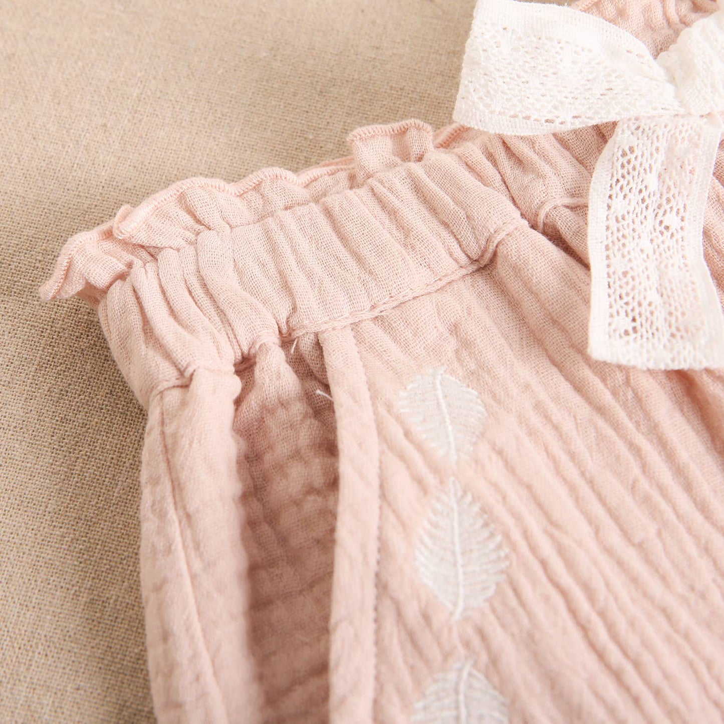 Girls' shorts in bamboo fabric with embroidered details