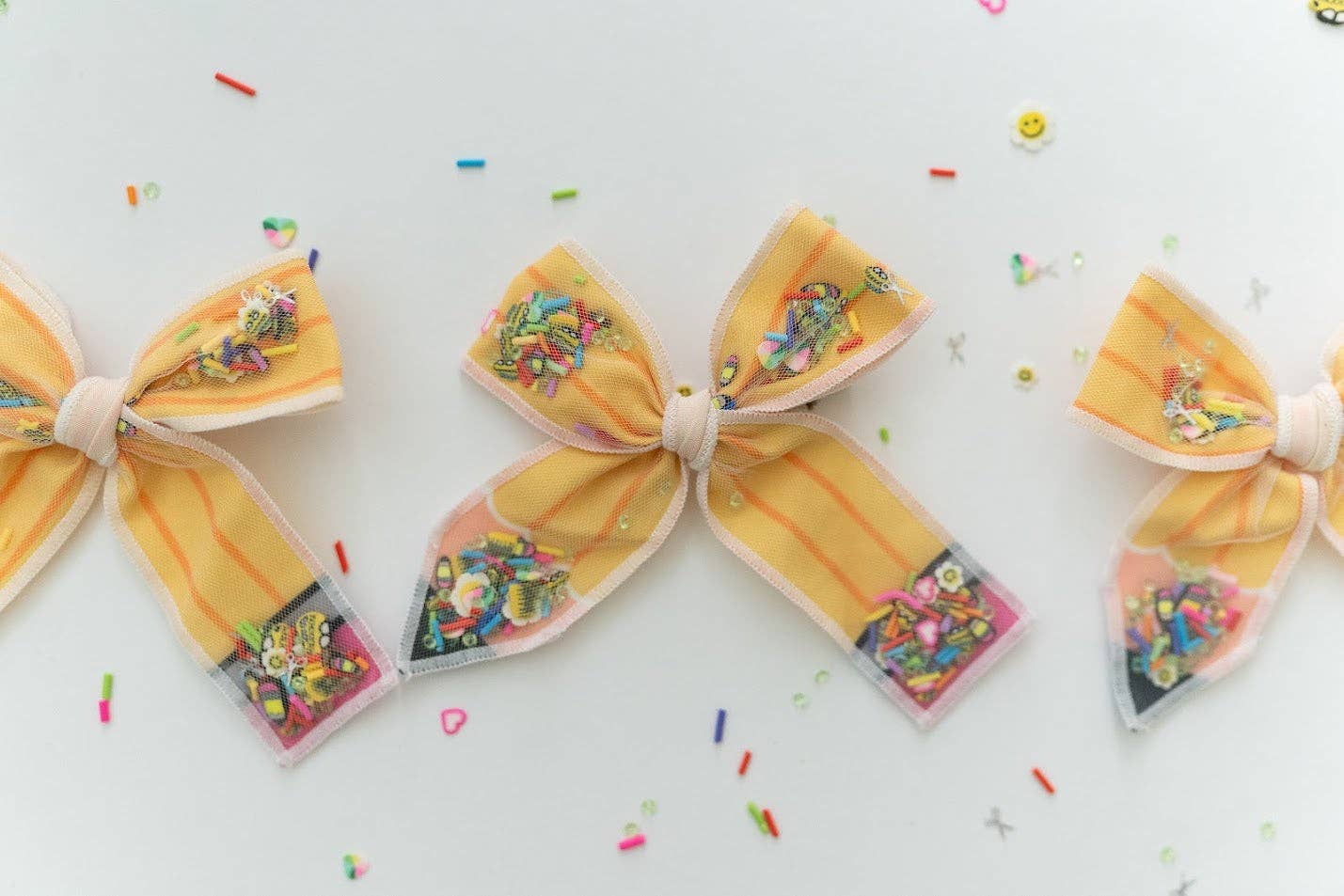 Mesh Shaker Hair Bow - Classroom Cutie